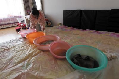 汕尾楼上漏水，住户失联，小区没物管，业主维权难！律师来支招……